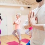 Clases de yoga presenciales vs Clases de yoga online